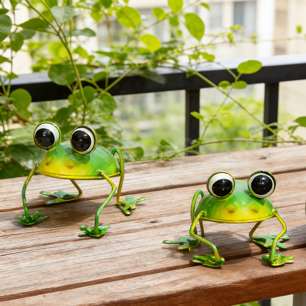 2 Pcs - Adorable Metal Frog Garden Decor
