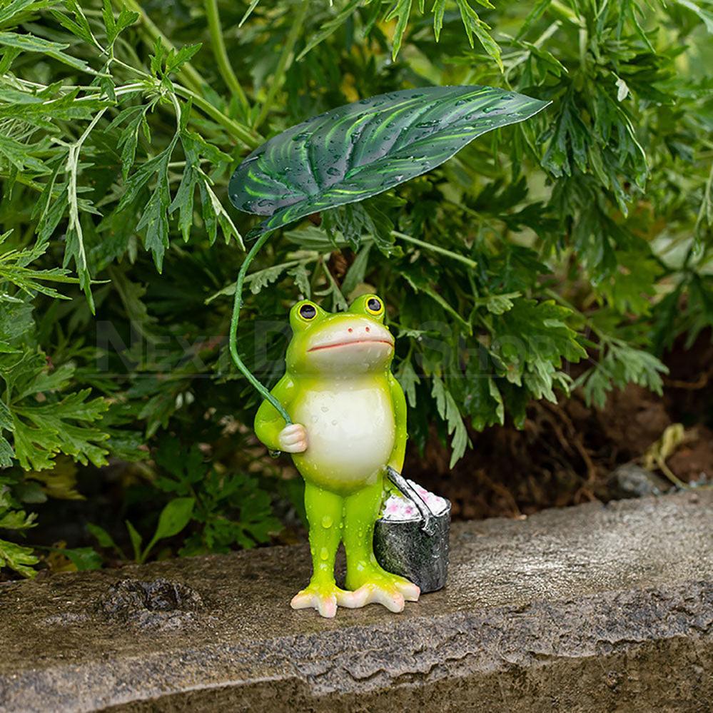Adorable Gardener Frog Figurine with Leaf Umbrella