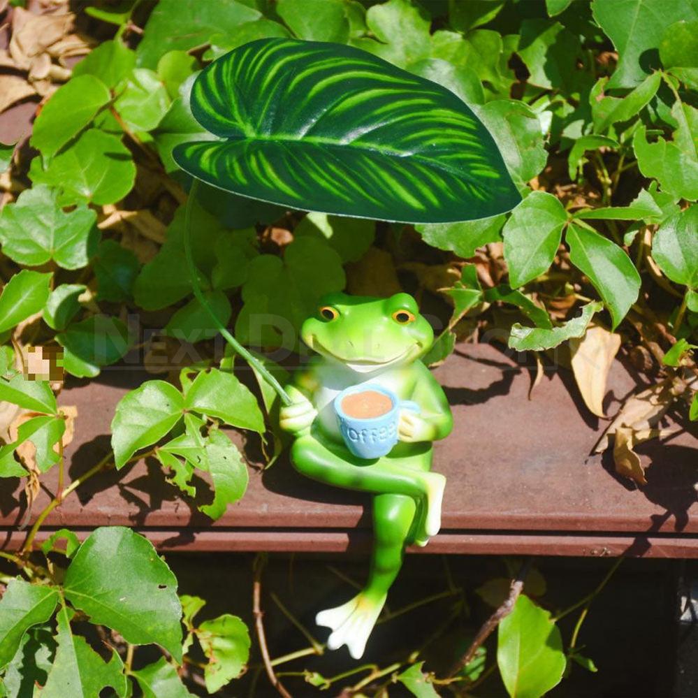 Coffee Frog Garden Figurine with Leaf Umbrella