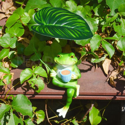 Coffee Frog Garden Figurine with Leaf Umbrella
