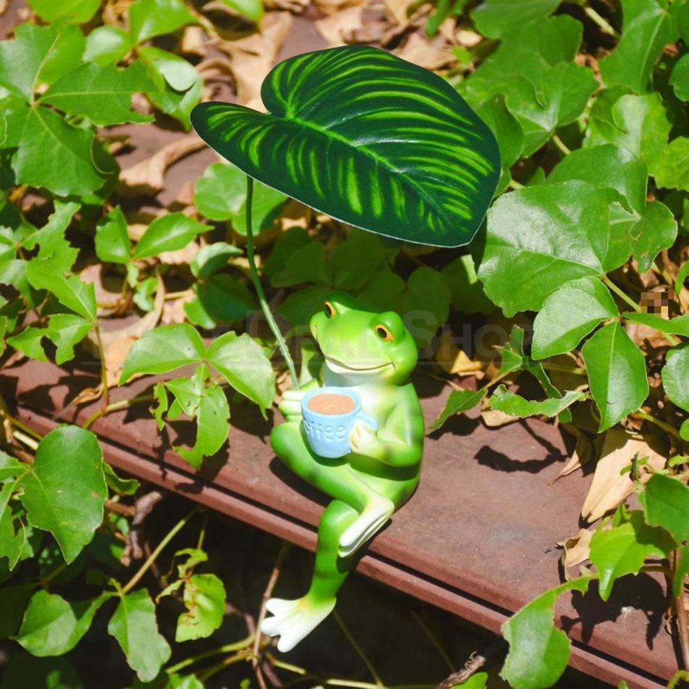 Coffee Frog Garden Figurine with Leaf Umbrella